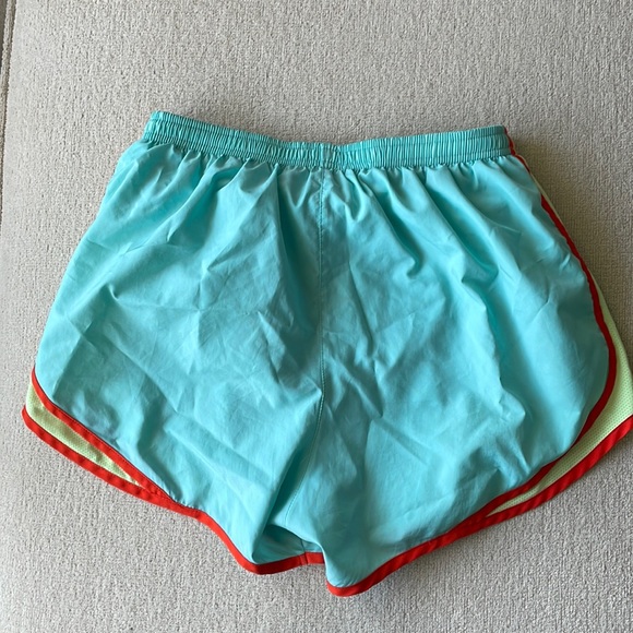 Medium EUC Nike Tempo Short - Picture 2 of 3